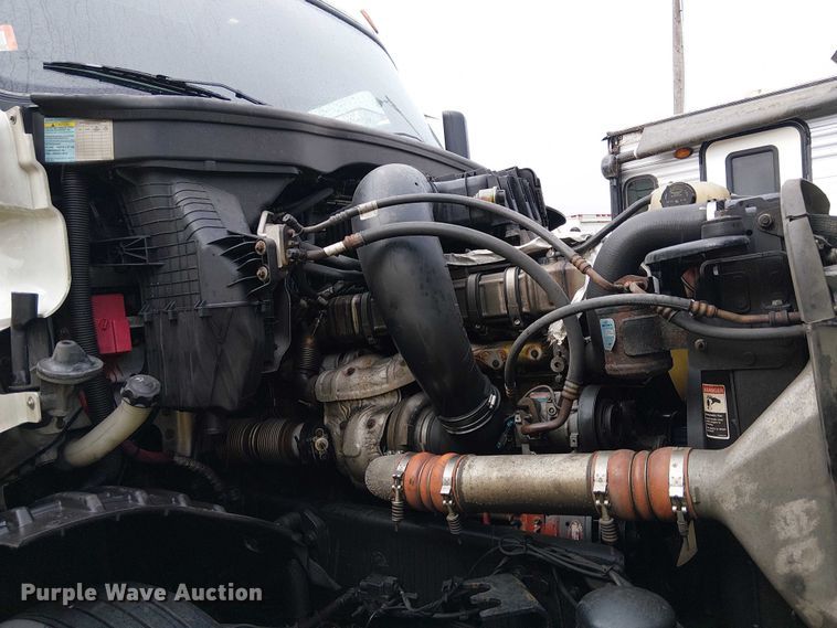 image for item YA1859 2019 Freightliner Cascadia semi truck