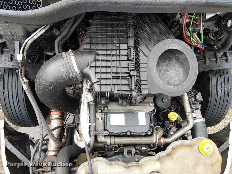 image for item YA1859 2019 Freightliner Cascadia semi truck