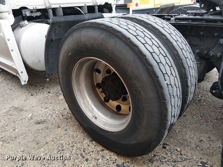 image for item YA1859 2019 Freightliner Cascadia semi truck