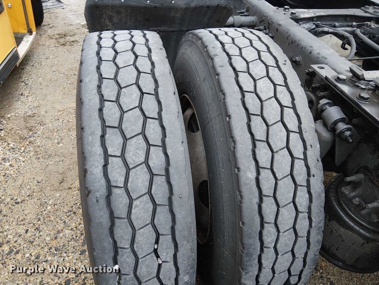 image for item YA1859 2019 Freightliner Cascadia semi truck