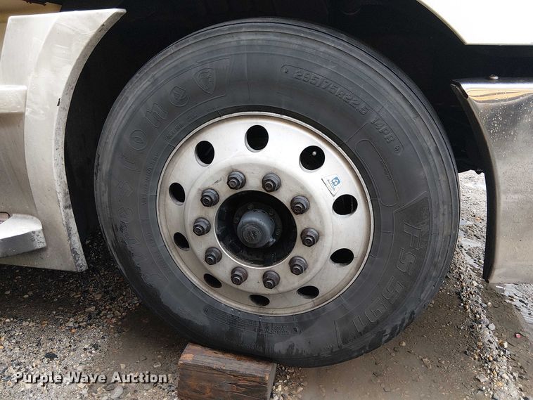 image for item YA1859 2019 Freightliner Cascadia semi truck