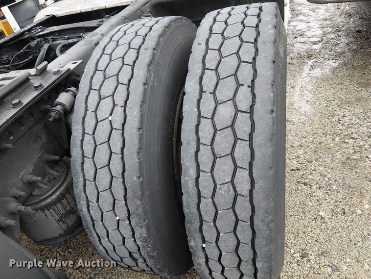 image for item YA1859 2019 Freightliner Cascadia semi truck