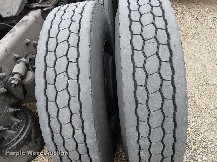 image for item YA1859 2019 Freightliner Cascadia semi truck