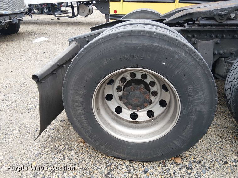 image for item YA1859 2019 Freightliner Cascadia semi truck