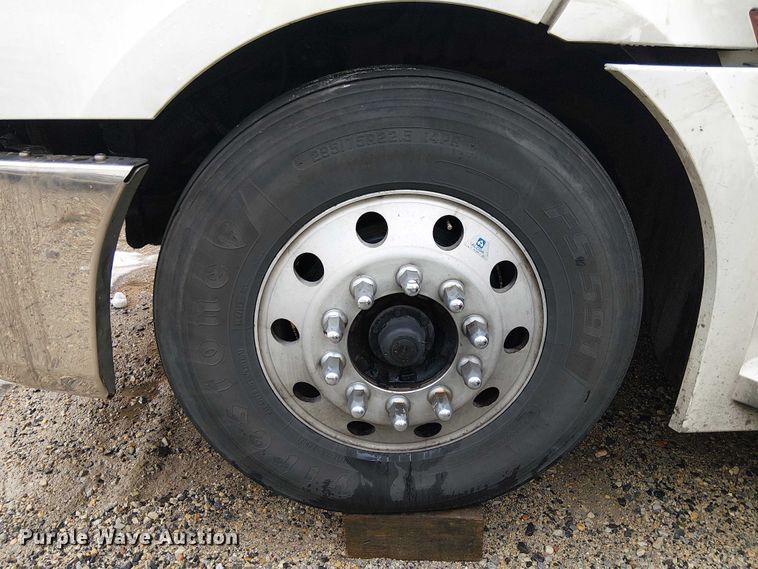 image for item YA1859 2019 Freightliner Cascadia semi truck