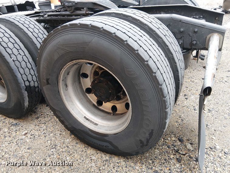 image for item YA1859 2019 Freightliner Cascadia semi truck