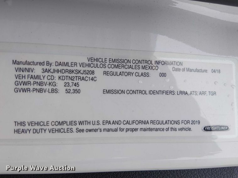 image for item YA1859 2019 Freightliner Cascadia semi truck