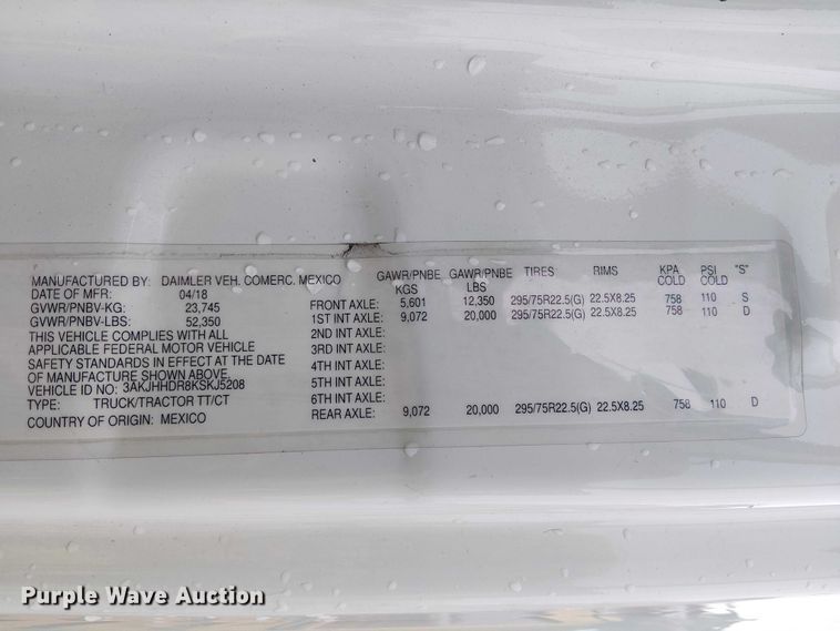 image for item YA1859 2019 Freightliner Cascadia semi truck