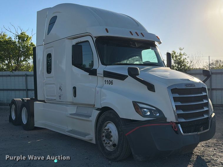 image for item YA1860 2020 Freightliner Cascadia semi truck