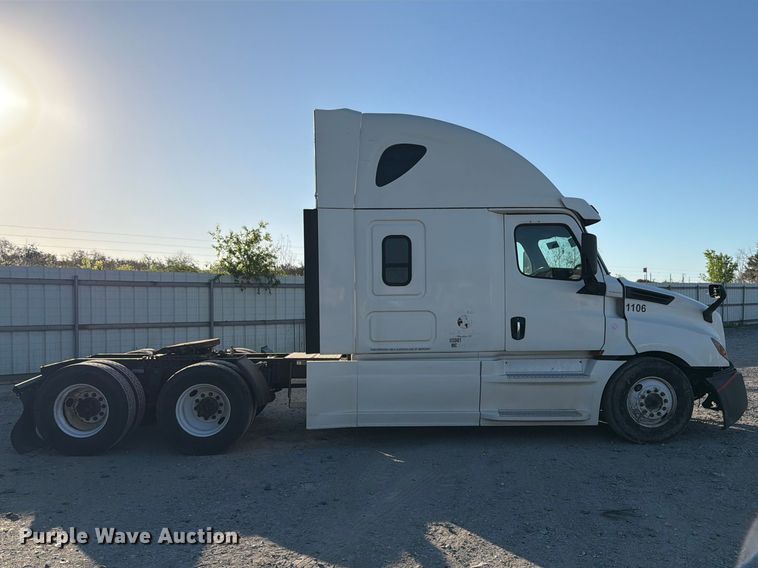 image for item YA1860 2020 Freightliner Cascadia semi truck