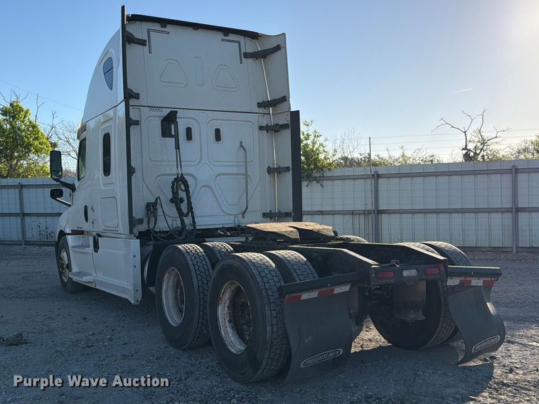 image for item YA1860 2020 Freightliner Cascadia semi truck