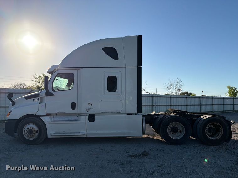 image for item YA1860 2020 Freightliner Cascadia semi truck