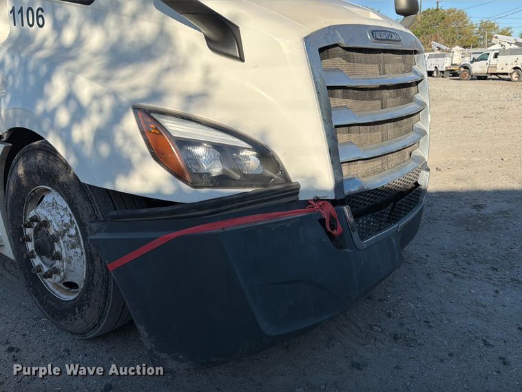 image for item YA1860 2020 Freightliner Cascadia semi truck