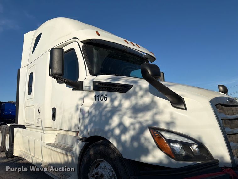 image for item YA1860 2020 Freightliner Cascadia semi truck