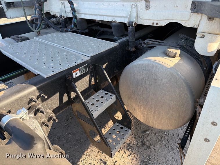 image for item YA1860 2020 Freightliner Cascadia semi truck