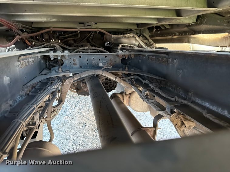 image for item YA1860 2020 Freightliner Cascadia semi truck