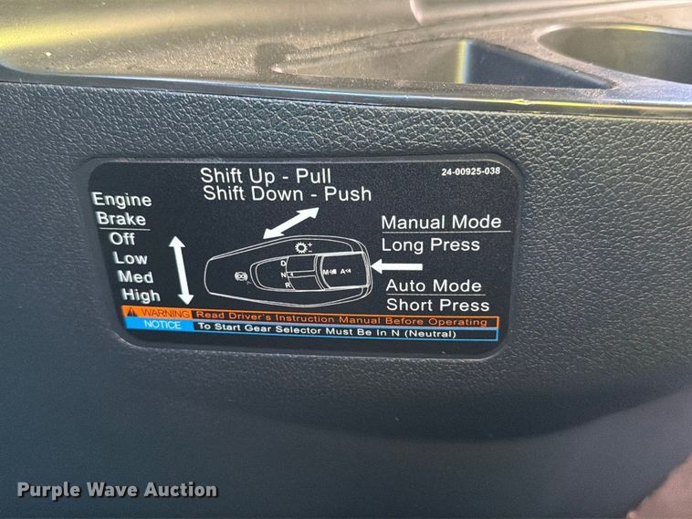 image for item YA1860 2020 Freightliner Cascadia semi truck