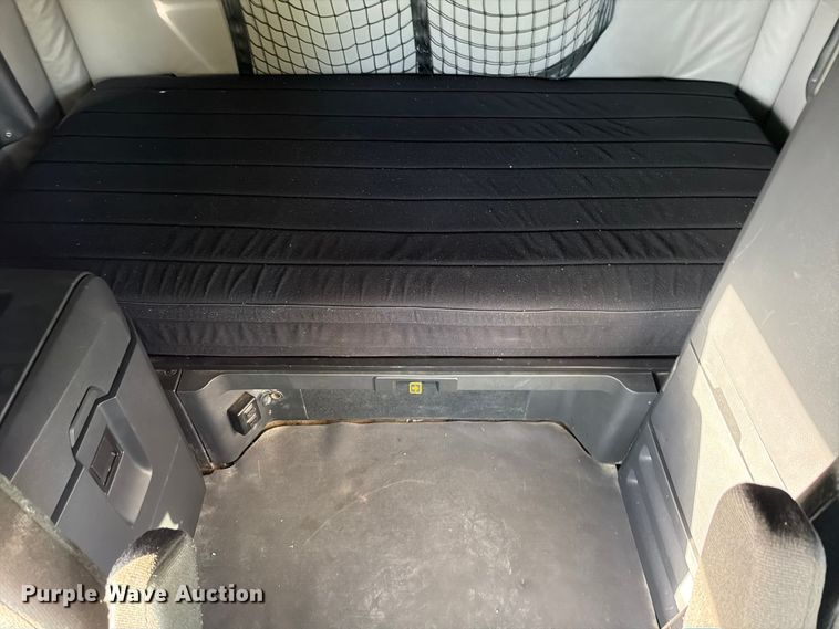 image for item YA1860 2020 Freightliner Cascadia semi truck