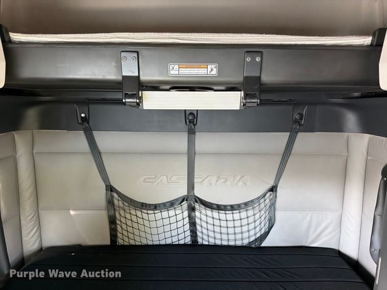 image for item YA1860 2020 Freightliner Cascadia semi truck