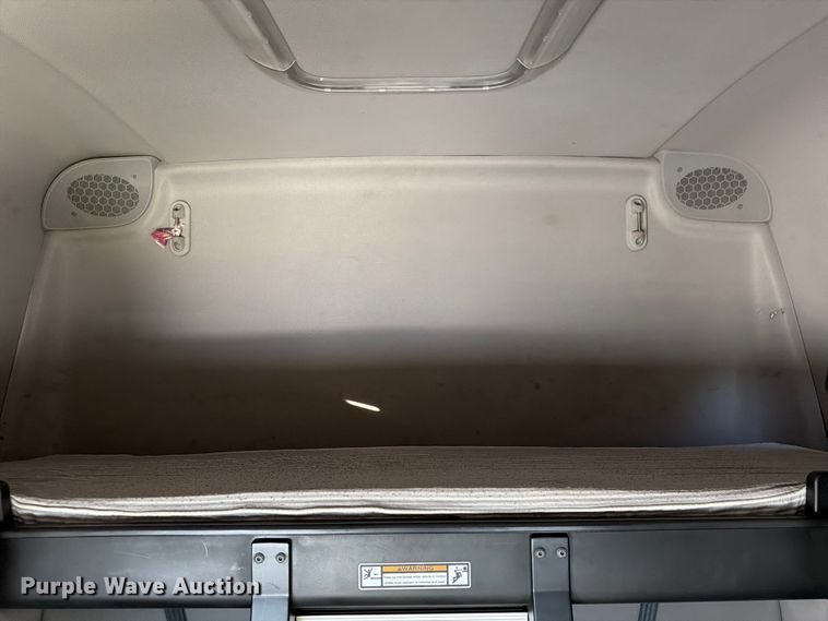 image for item YA1860 2020 Freightliner Cascadia semi truck