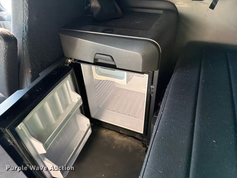 image for item YA1860 2020 Freightliner Cascadia semi truck