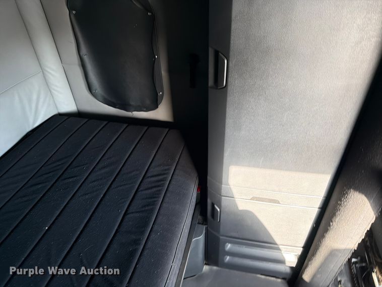 image for item YA1860 2020 Freightliner Cascadia semi truck