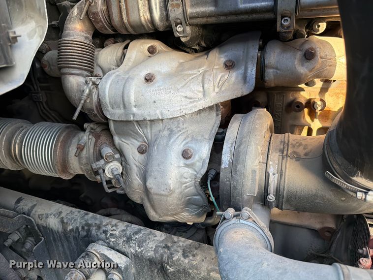 image for item YA1860 2020 Freightliner Cascadia semi truck