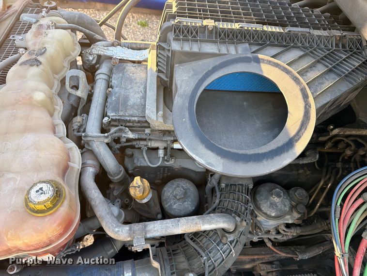 image for item YA1860 2020 Freightliner Cascadia semi truck