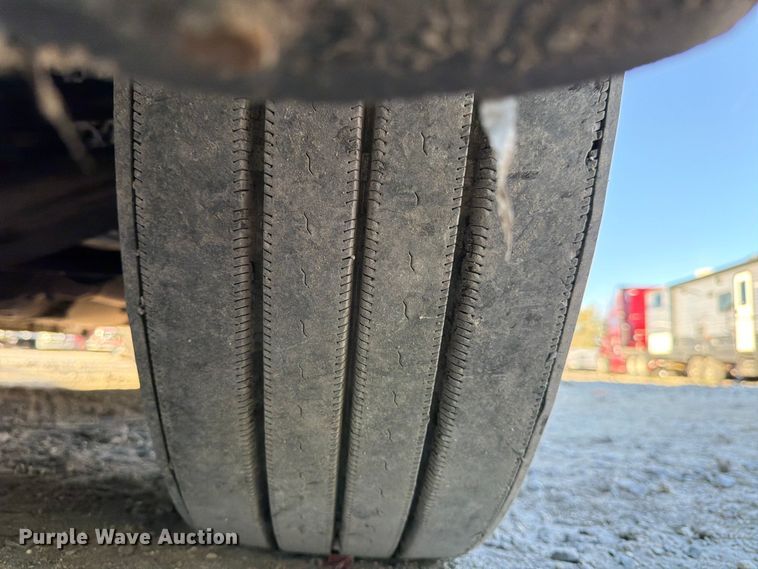 image for item YA1860 2020 Freightliner Cascadia semi truck