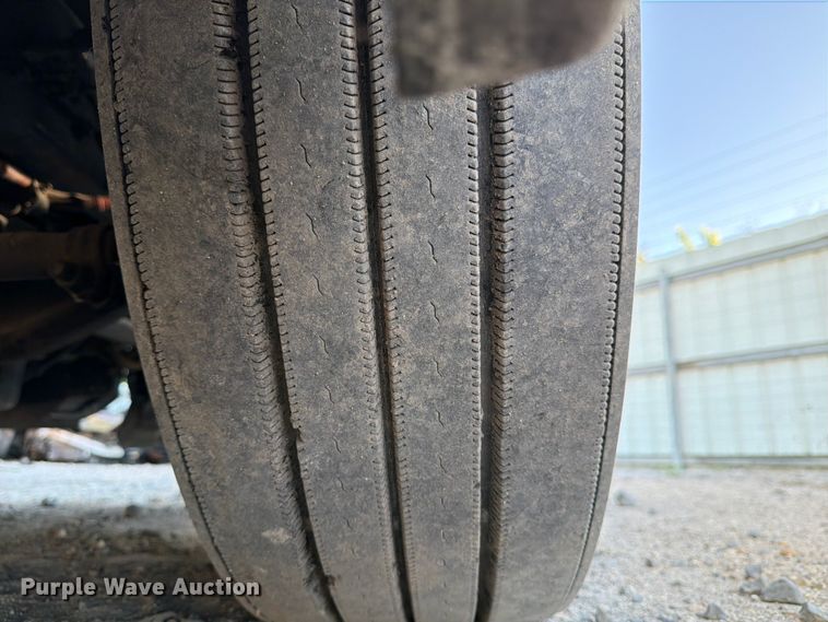 image for item YA1860 2020 Freightliner Cascadia semi truck