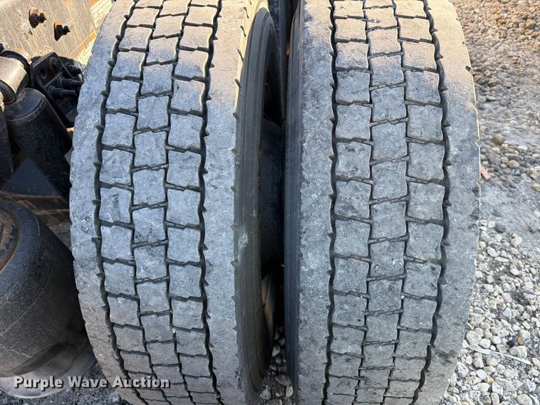 image for item YA1860 2020 Freightliner Cascadia semi truck