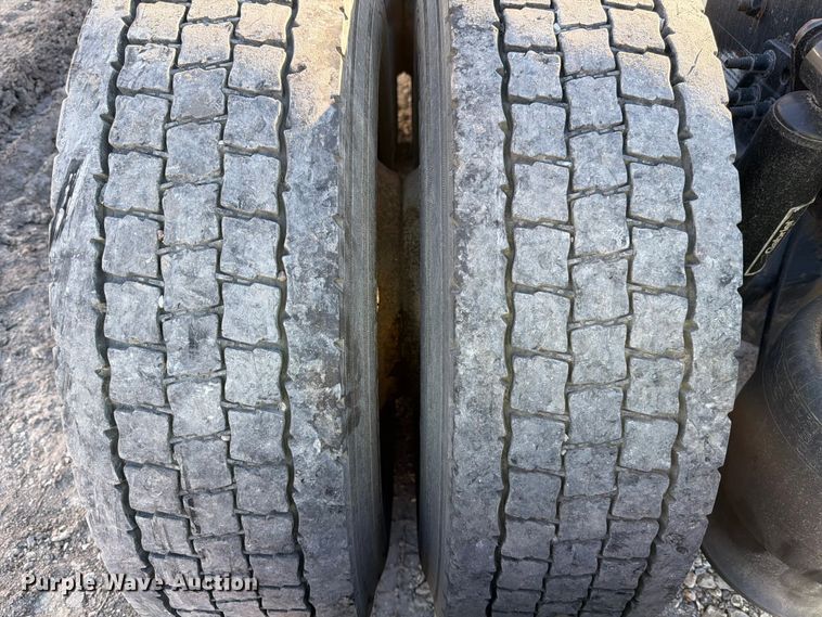 image for item YA1860 2020 Freightliner Cascadia semi truck