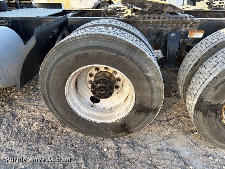 image for item YA1860 2020 Freightliner Cascadia semi truck