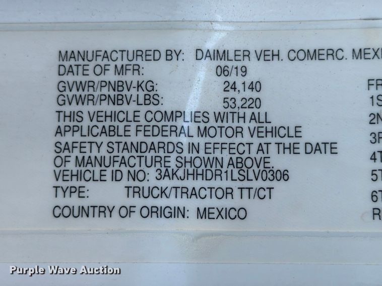 image for item YA1860 2020 Freightliner Cascadia semi truck