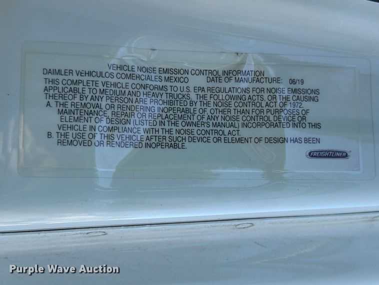 image for item YA1860 2020 Freightliner Cascadia semi truck