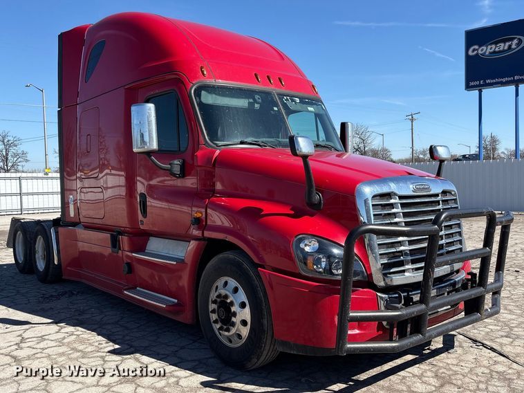 image for item YA1888 2018 Freightliner Cascadia semi truck