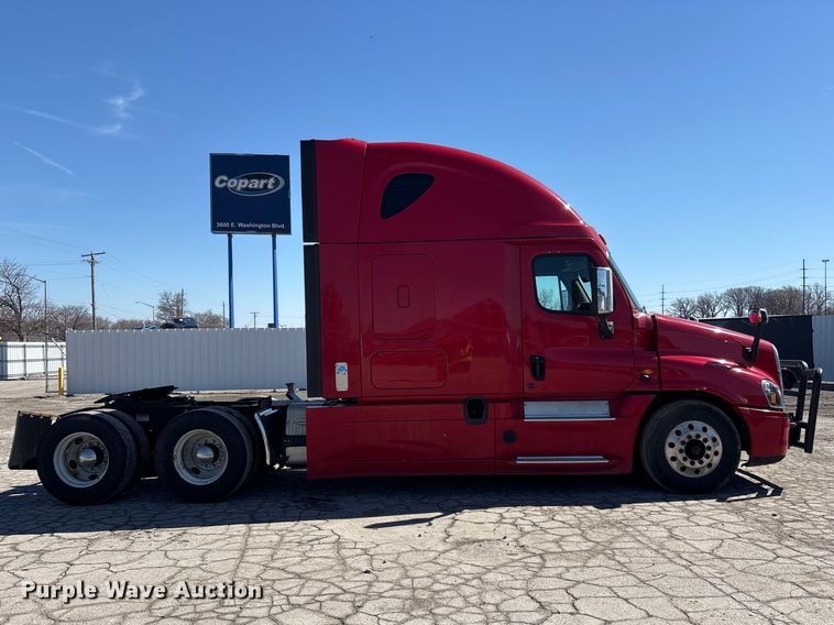 image for item YA1888 2018 Freightliner Cascadia semi truck