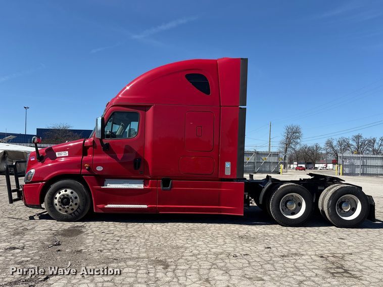 image for item YA1888 2018 Freightliner Cascadia semi truck
