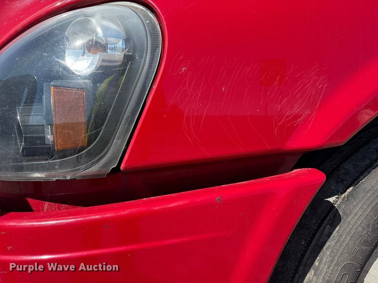 image for item YA1888 2018 Freightliner Cascadia semi truck