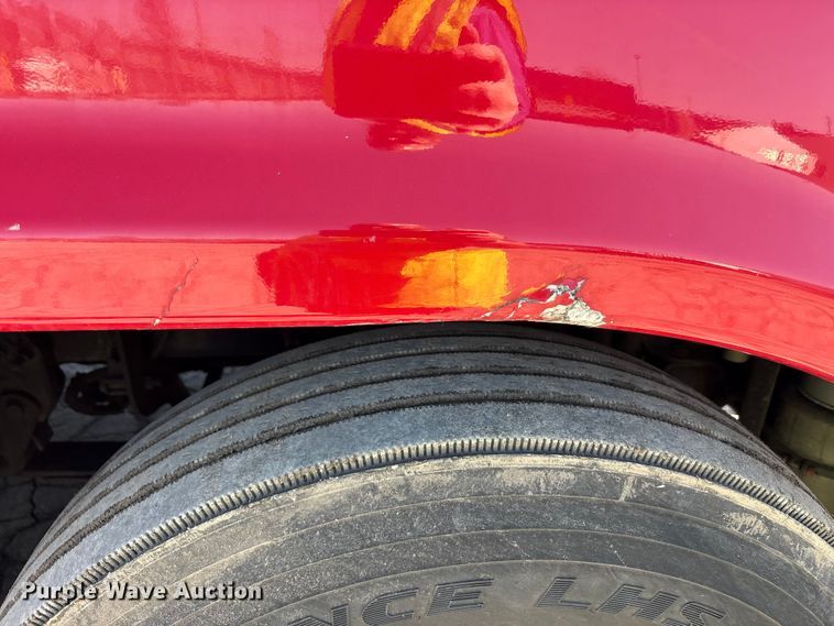 image for item YA1888 2018 Freightliner Cascadia semi truck