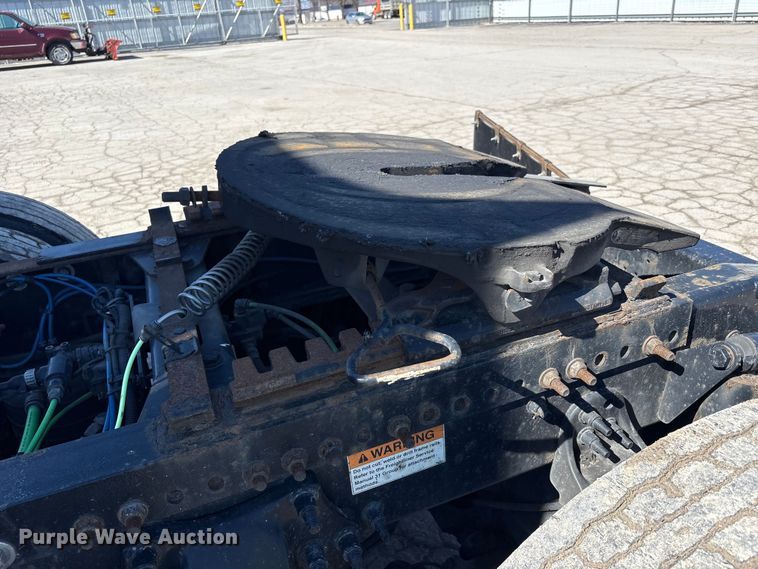 image for item YA1888 2018 Freightliner Cascadia semi truck