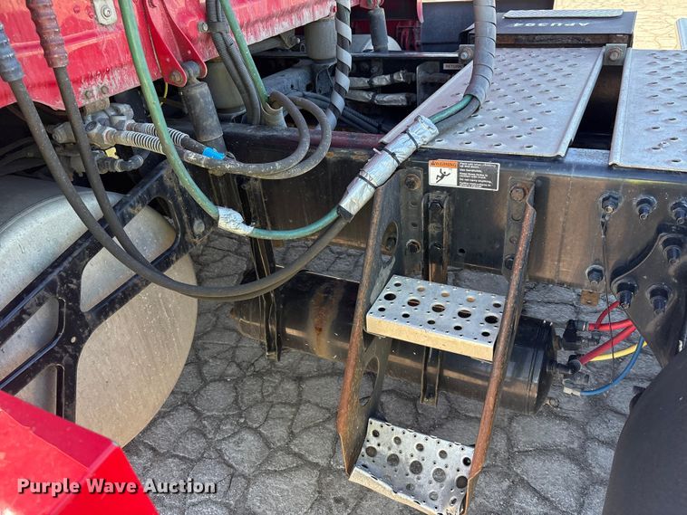 image for item YA1888 2018 Freightliner Cascadia semi truck