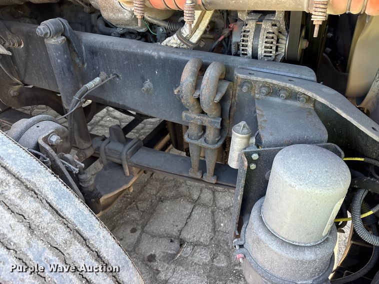 image for item YA1888 2018 Freightliner Cascadia semi truck