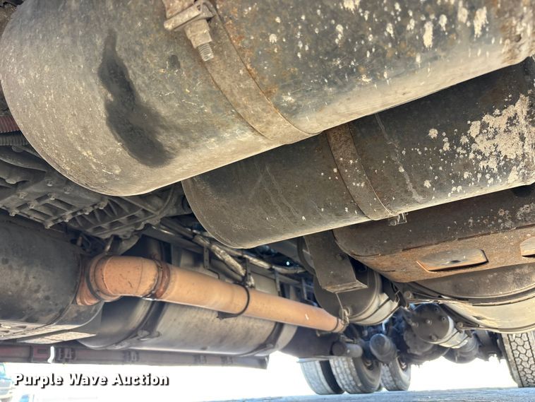 image for item YA1888 2018 Freightliner Cascadia semi truck