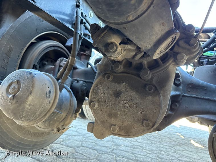 image for item YA1888 2018 Freightliner Cascadia semi truck