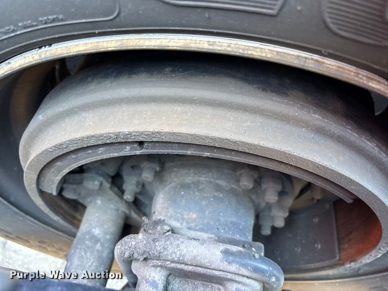 image for item YA1888 2018 Freightliner Cascadia semi truck