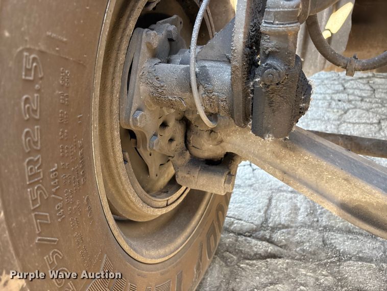 image for item YA1888 2018 Freightliner Cascadia semi truck