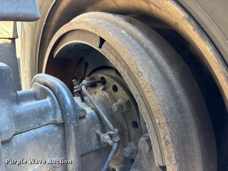 image for item YA1888 2018 Freightliner Cascadia semi truck