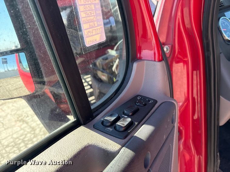 image for item YA1888 2018 Freightliner Cascadia semi truck