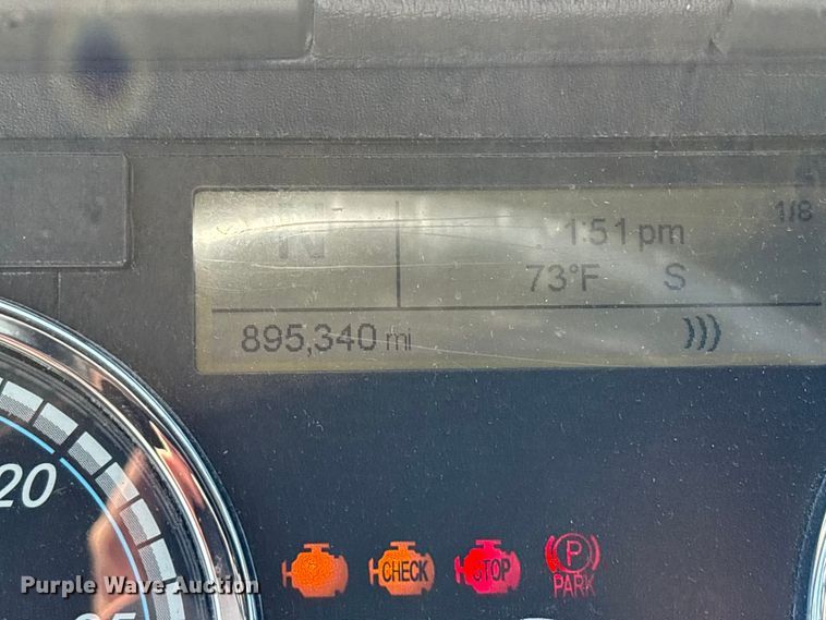 image for item YA1888 2018 Freightliner Cascadia semi truck